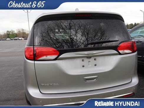 Used 2017 Chrysler Pacifica Touring-L image 17