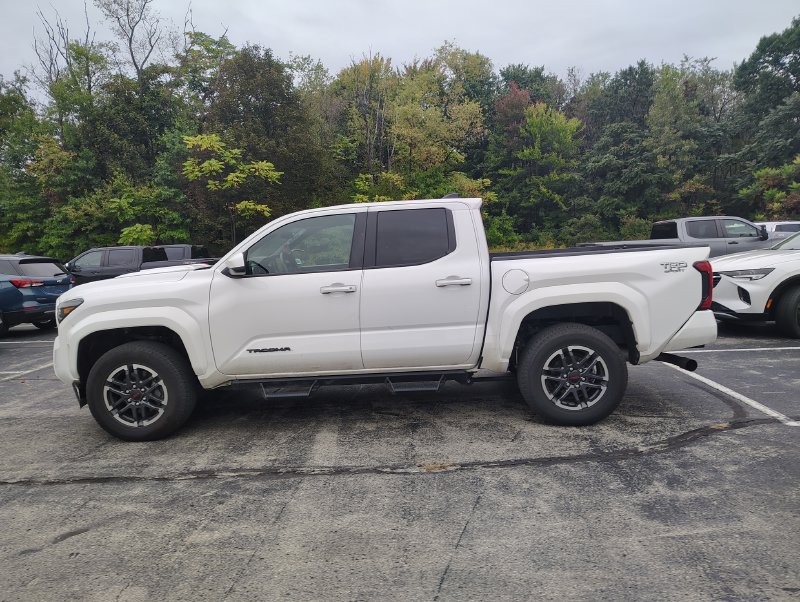 Used 2024 Toyota Tacoma TRD Sport AWD/4WD image 8