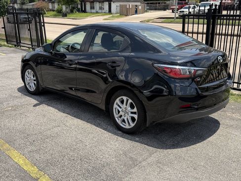 Used 2017 Toyota Yaris iA FWD image 4