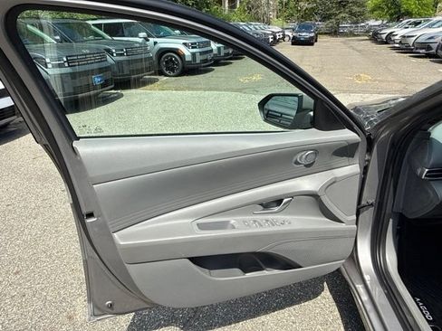 Used 2023 Hyundai Elantra SEL w/ Preferred Accessory Package FWD image 32