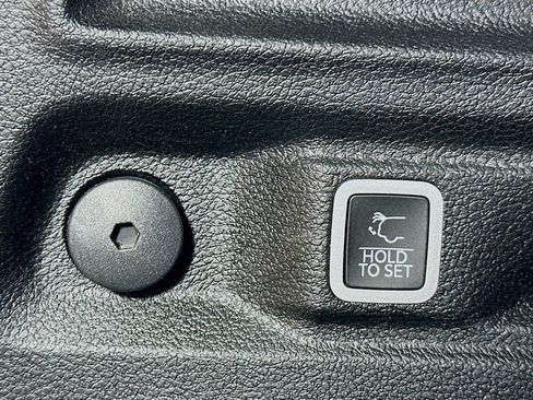 Used 2023 Jeep Grand Cherokee L Limited image 31