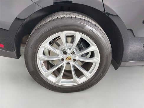 Certified 2024 Porsche Macan AWD/4WD image 13