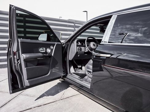 Used 2024 Rolls-Royce Phantom Sedan image 37