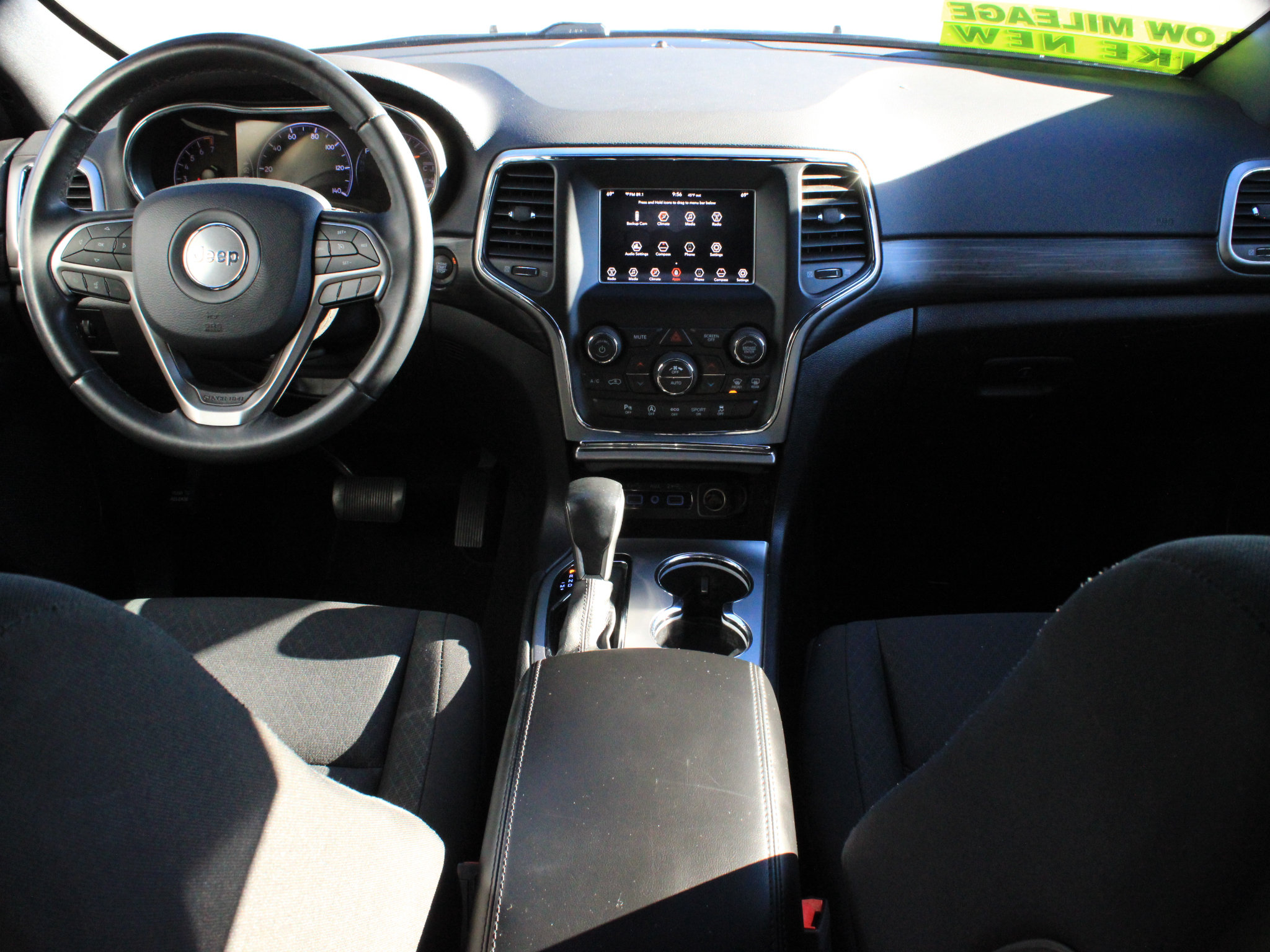 Used 2019 Jeep Grand Cherokee Laredo AWD/4WD image 15