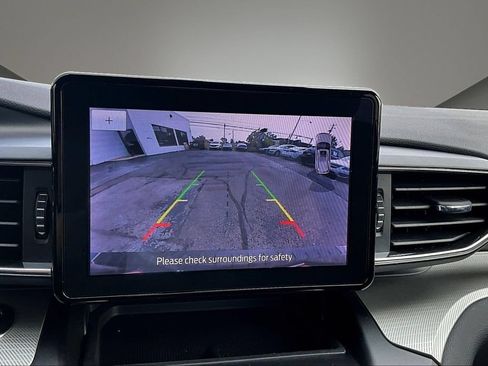 Used 2020 Ford Explorer XLT w/ Equipment Group 202A AWD/4WD image 14