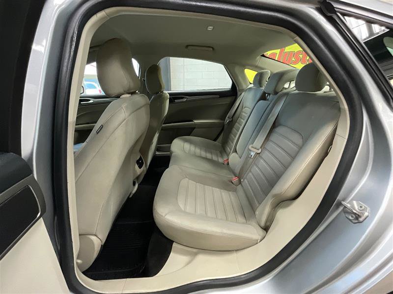 Used 2020 Ford Fusion SE FWD image 23