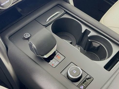 Used 2024 Land Rover Discovery S image 20