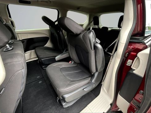 Used 2020 Chrysler Voyager LX FWD image 23