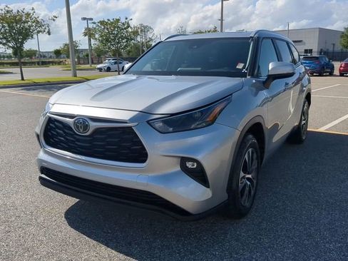 Used 2023 Toyota Highlander XLE FWD image 8