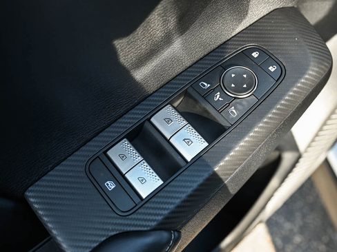 New 2025 Mitsubishi Outlander SE image 17