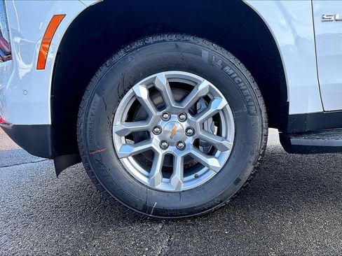 New 2026 Chevrolet Suburban LS image 12