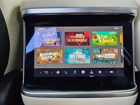 Used 2022 Tesla Model X image 59