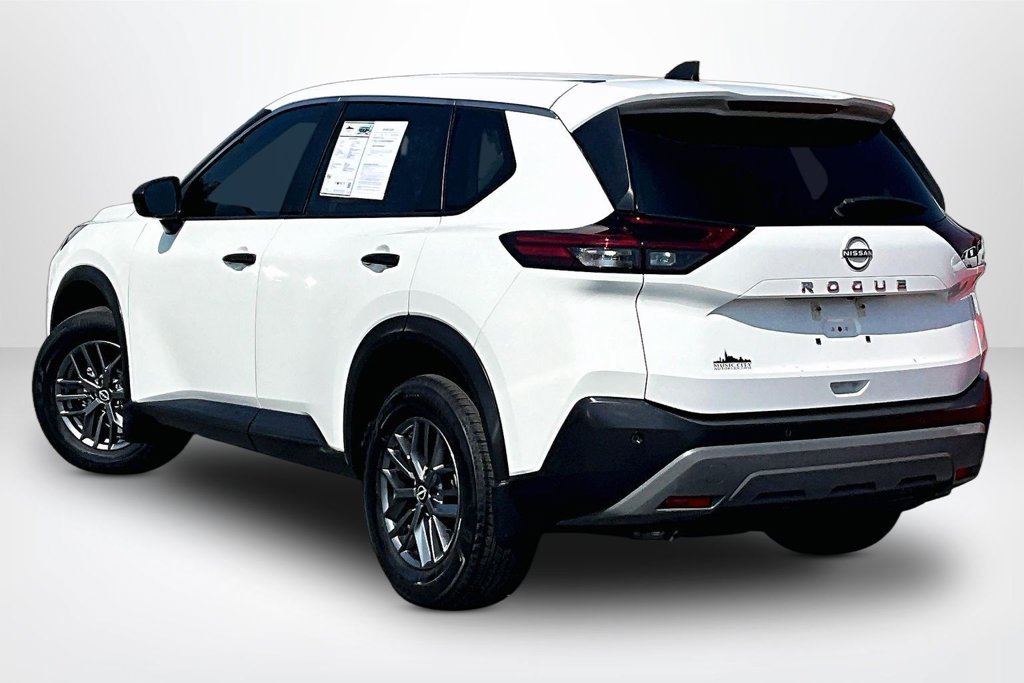 Used 2023 Nissan Rogue S FWD image 5