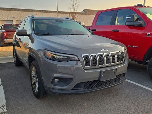 Used 2021 Jeep Cherokee Latitude Lux w/ Mopar Interior Package image 4