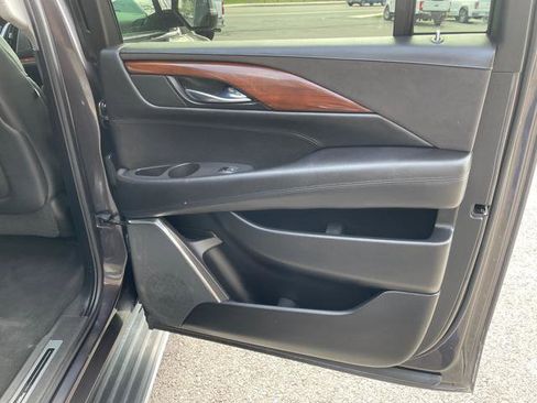 Used 2016 Cadillac Escalade ESV Luxury image 27