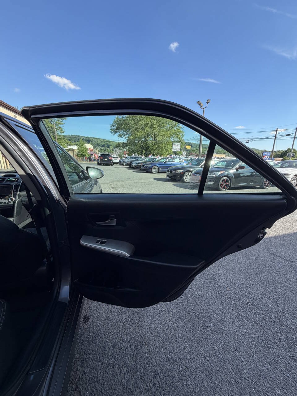 Used 2014 Toyota Camry SE w/ Moonroof Package FWD image 35