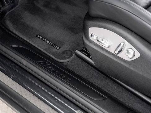 Used 2025 Porsche Macan image 11