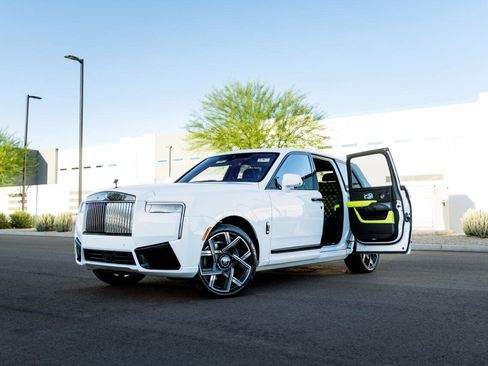 Used 2025 Rolls-Royce Cullinan Black Badge image 8