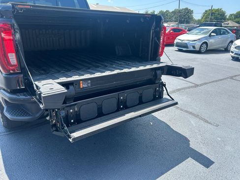 Used 2024 GMC Sierra 1500 AT4 w/ Technology Package AWD/4WD image 11