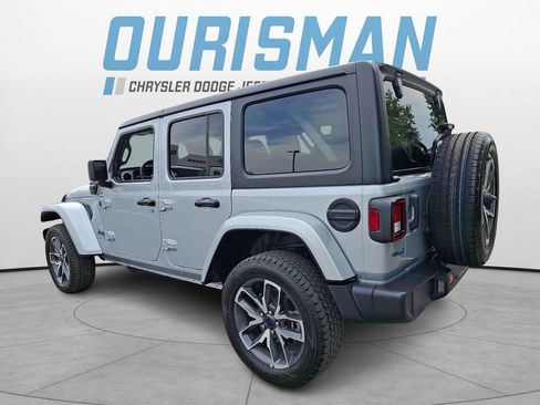 Used 2024 Jeep Wrangler Unlimited AWD/4WD image 4
