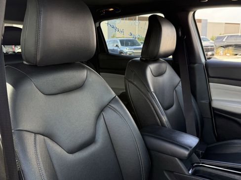 Used 2025 Jeep Compass Limited AWD/4WD image 23