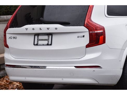 Certified 2023 Volvo XC90 B5 Plus image 30