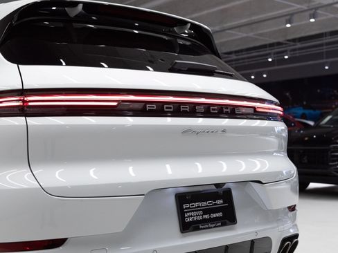 Certified 2025 Porsche Cayenne S AWD/4WD image 32