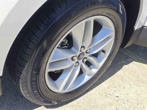 Used 2016 Ford Edge SEL w/ Equipment Group 201A FWD image 6