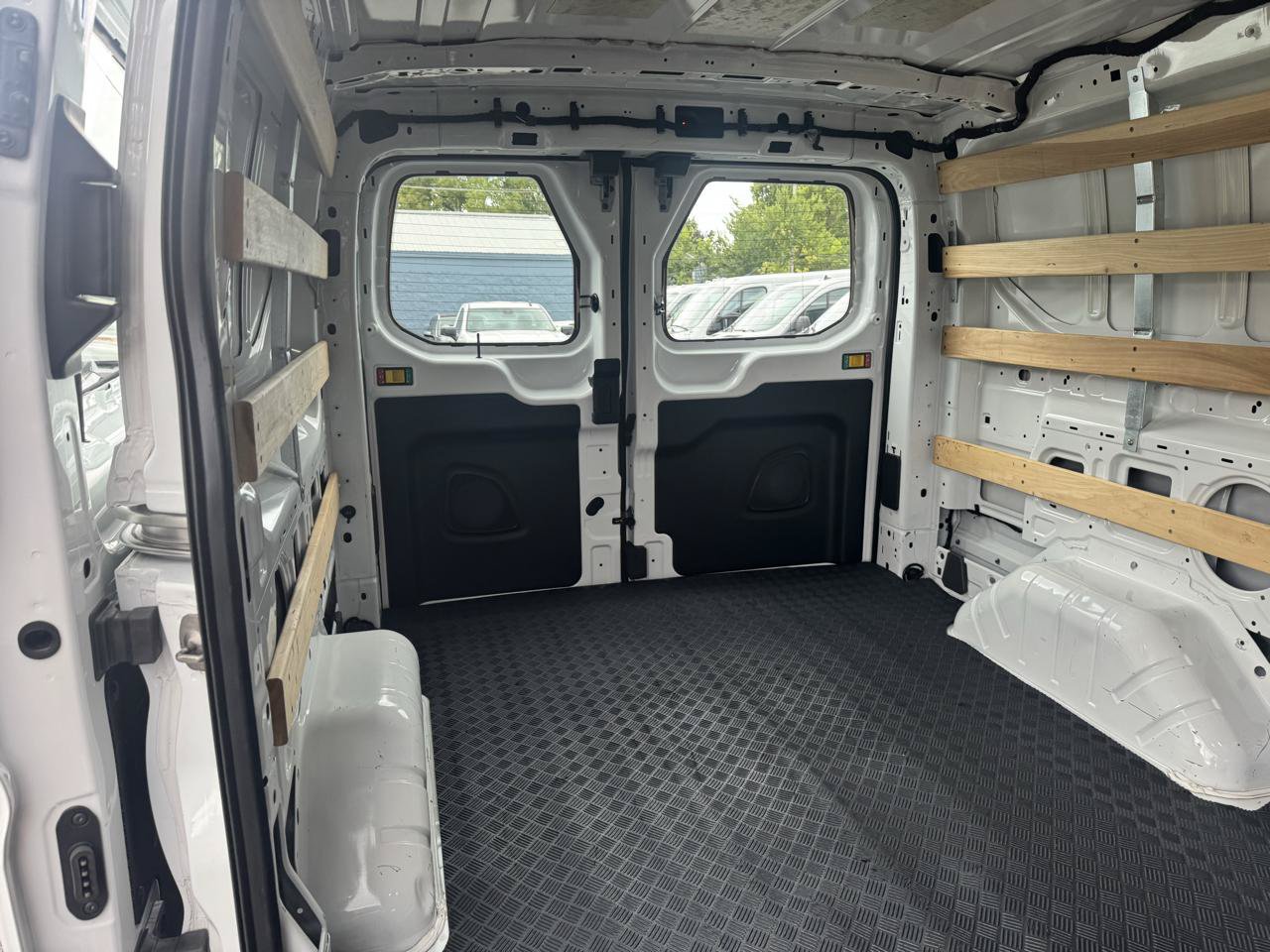 Used 2025 Ford Transit 250 Low Roof w/ Exterior Upgrade Package RWD image 8