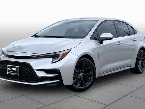 Used 2025 Toyota Corolla SE FWD image 2