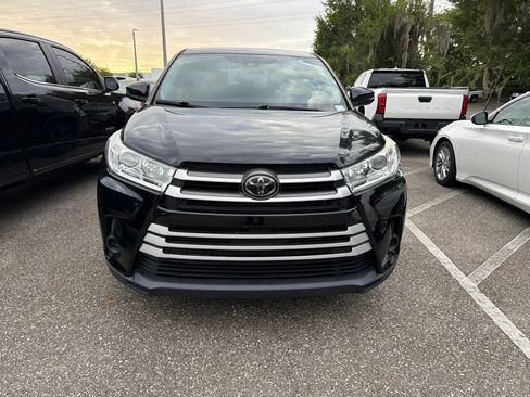 Used 2019 Toyota Highlander LE FWD image 2