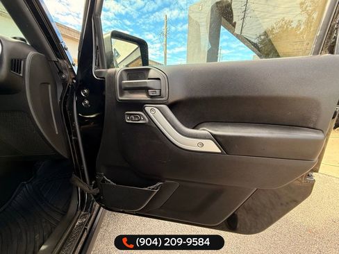 Used 2016 Jeep Wrangler Rubicon w/ Power Convenience Group image 36