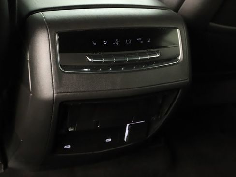 Used 2024 Cadillac Escalade Luxury AWD/4WD image 21