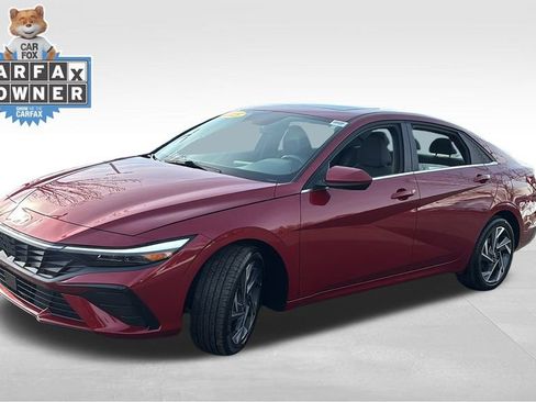 Used 2025 Hyundai Elantra SEL FWD image 3