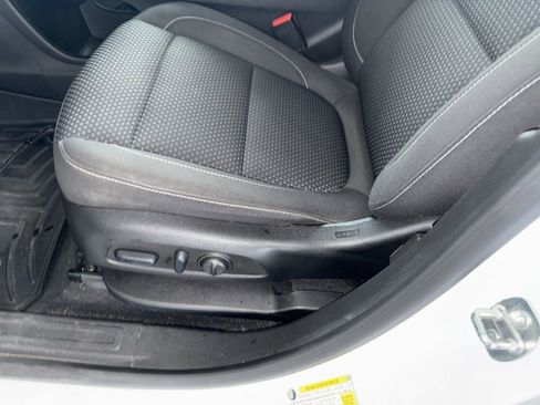 Used 2023 GMC Acadia SLE w/ Driver Convenience Package image 7