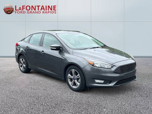 Used 2017 Ford Focus SE FWD image 3