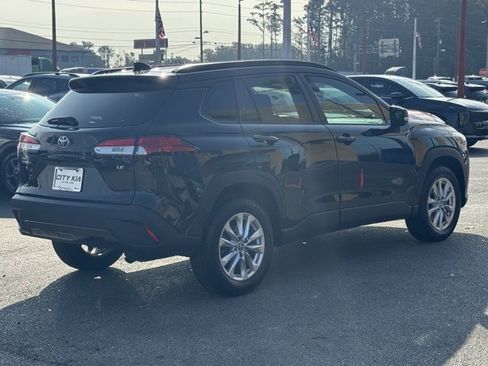 Used 2022 Toyota Corolla Cross LE image 5