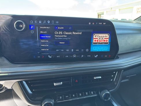 Used 2025 Chevrolet Suburban Z71 AWD/4WD image 16