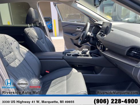 Used 2024 Nissan Rogue Platinum AWD/4WD image 26