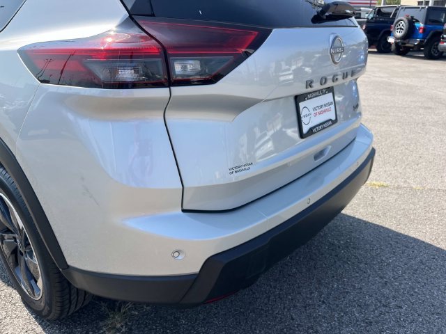 Used 2024 Nissan Rogue SV FWD image 10
