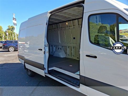 Used 2025 Mercedes-Benz Sprinter 2500 image 10