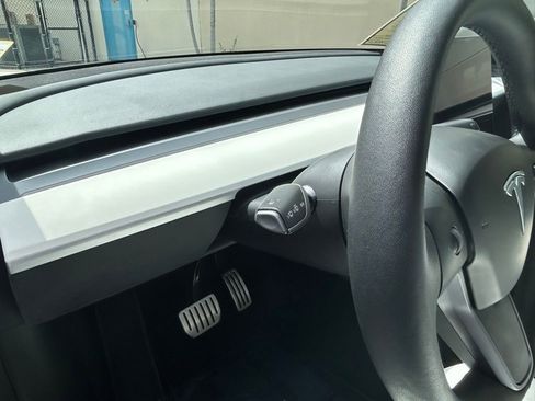 Used 2023 Tesla Model Y Performance image 18