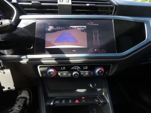 Used 2022 Audi Q3 2.0T Premium w/ Black Optic Sport Package image 26