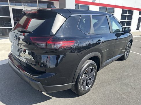 Used 2025 Nissan Rogue SV image 8