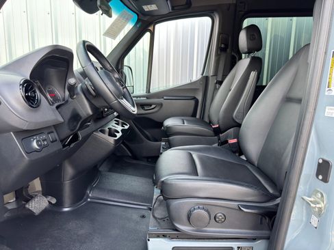 Used 2022 Mercedes-Benz Sprinter 2500 image 16