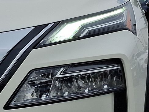 Used 2022 Nissan Rogue Platinum w/ Head-Up Display Package image 9