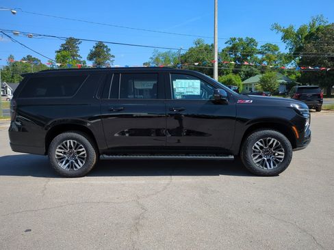 New 2026 Chevrolet Suburban Z71 w/ Comfort Package AWD/4WD image 3