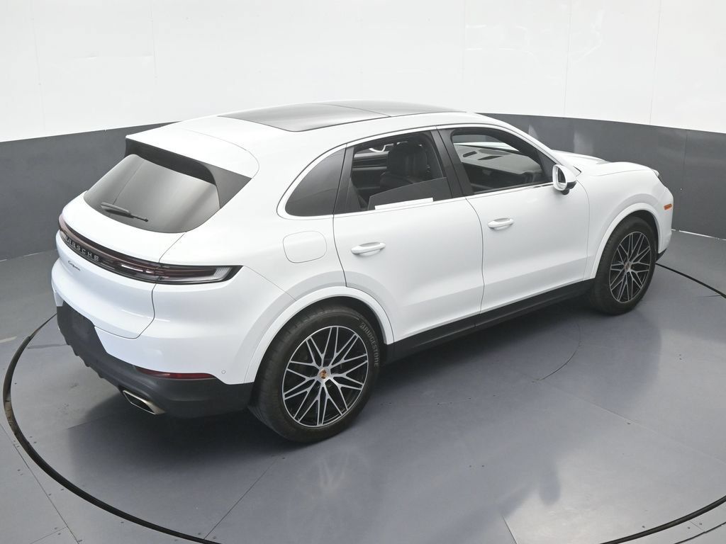 Used 2025 Porsche Cayenne AWD/4WD image 62
