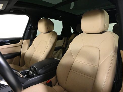 Certified 2022 Porsche Cayenne E-Hybrid image 5