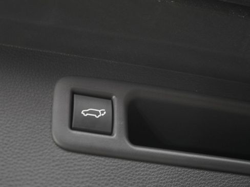 Used 2026 Toyota Highlander Limited AWD/4WD image 15